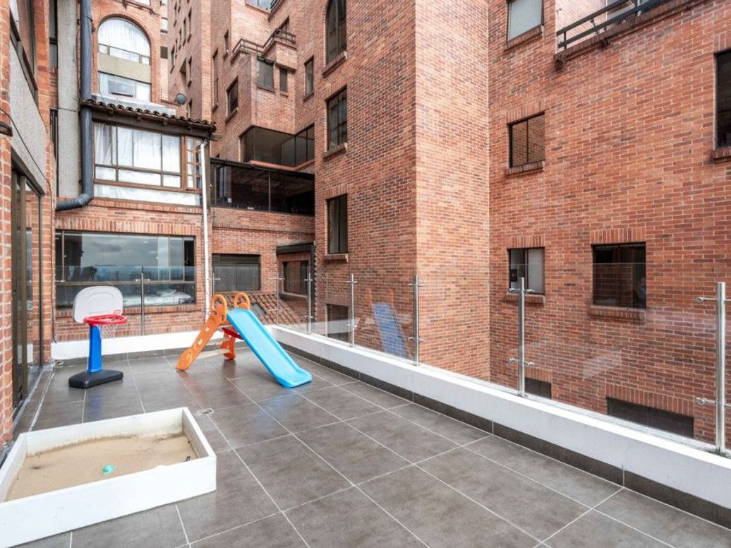 Apartamento de 4 alcobas en venta en Bosque De Pinos, Bogotá, 231 m² · foto 18 de 20