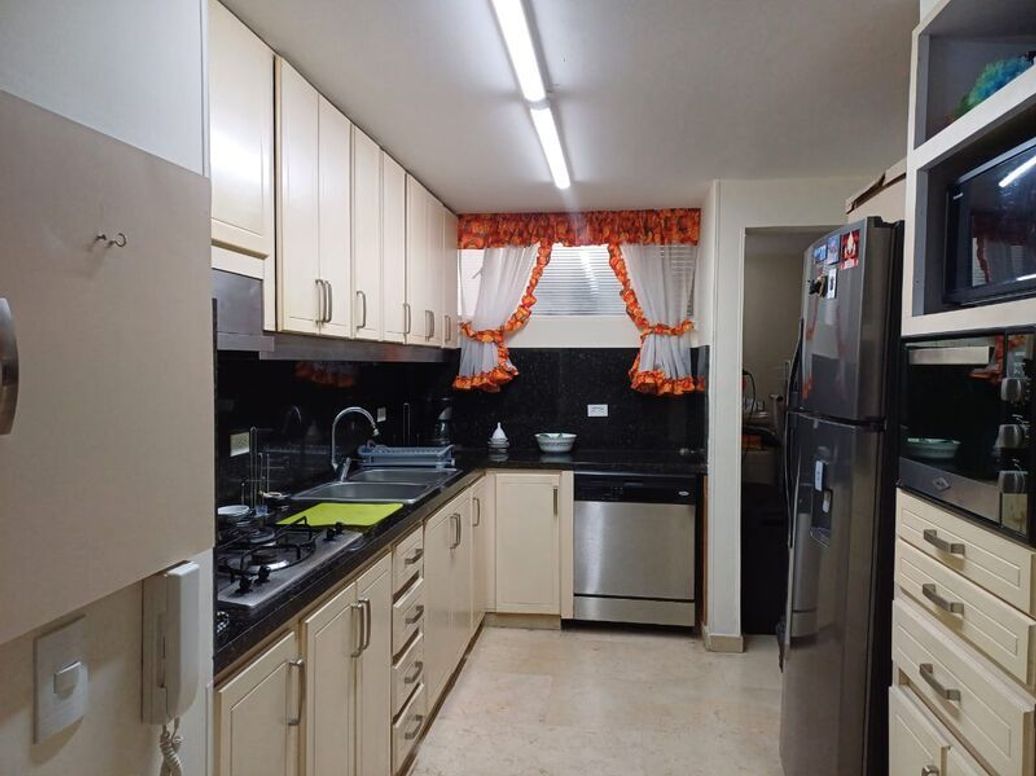 Apartamento de 2 alcobas en venta en El Contador, Bogotá, 140 m² · foto 10 de 20