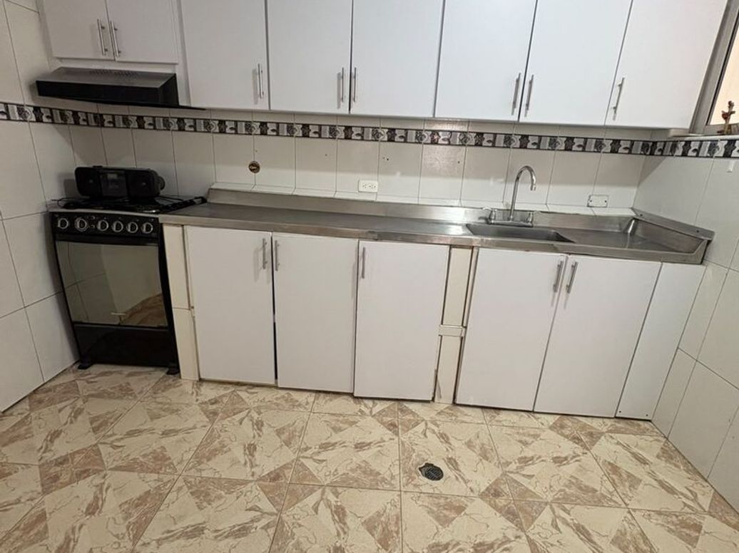 Casa de 6 alcobas en venta en Ciudad Jardín Sur, Bogotá, 90 m² · foto 4 de 9