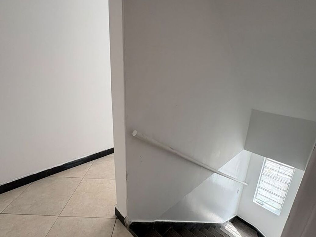 Casa de 6 alcobas en venta en Ciudad Jardín Sur, Bogotá, 90 m² · foto 6 de 9