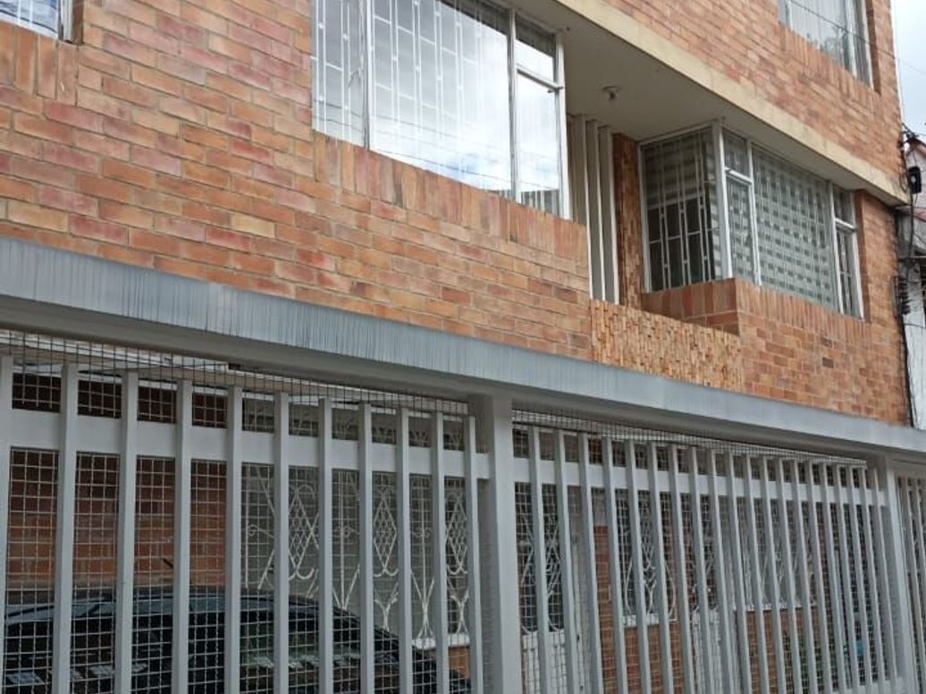 Apartamento de 3 alcobas en venta en Ub. Azafranes, Bogotá, 69 m² · foto 2 de 15