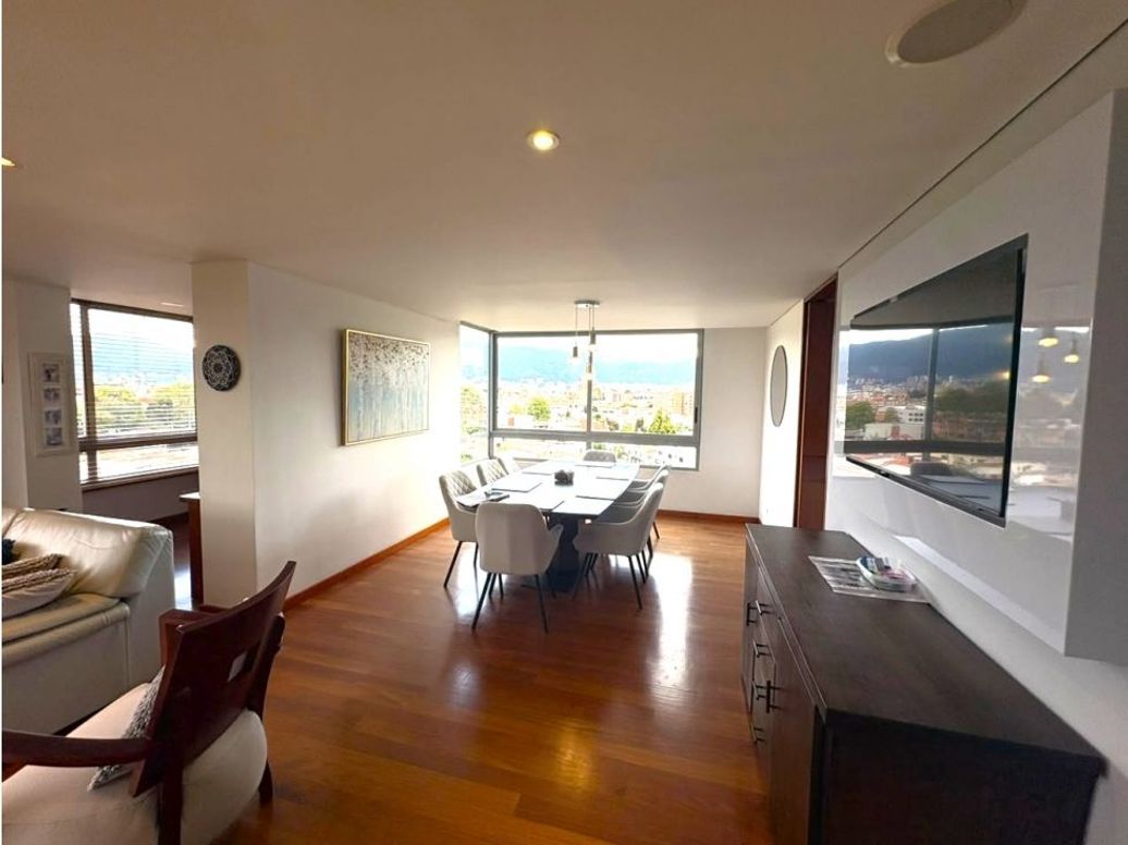 Apartamento de 3 alcobas en venta en Puente Largo, Bogotá, 178 m² · foto 2 de 20