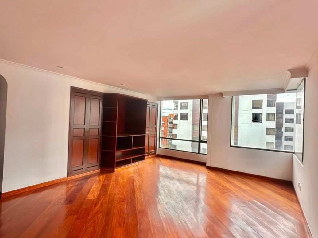 Apartamento de 4 alcobas en venta en Santa Barbara Central, Bogotá, 299 m² · foto 8 de 14