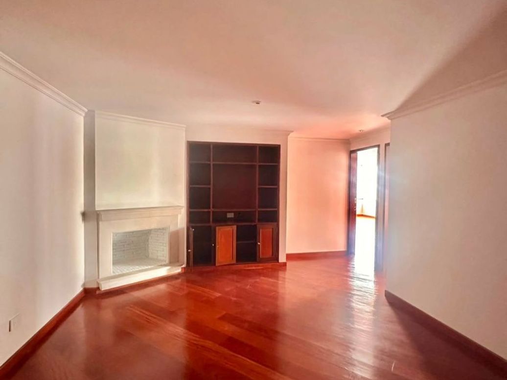 Apartamento de 4 alcobas en venta en Santa Barbara Central, Bogotá, 299 m² · foto 3 de 14
