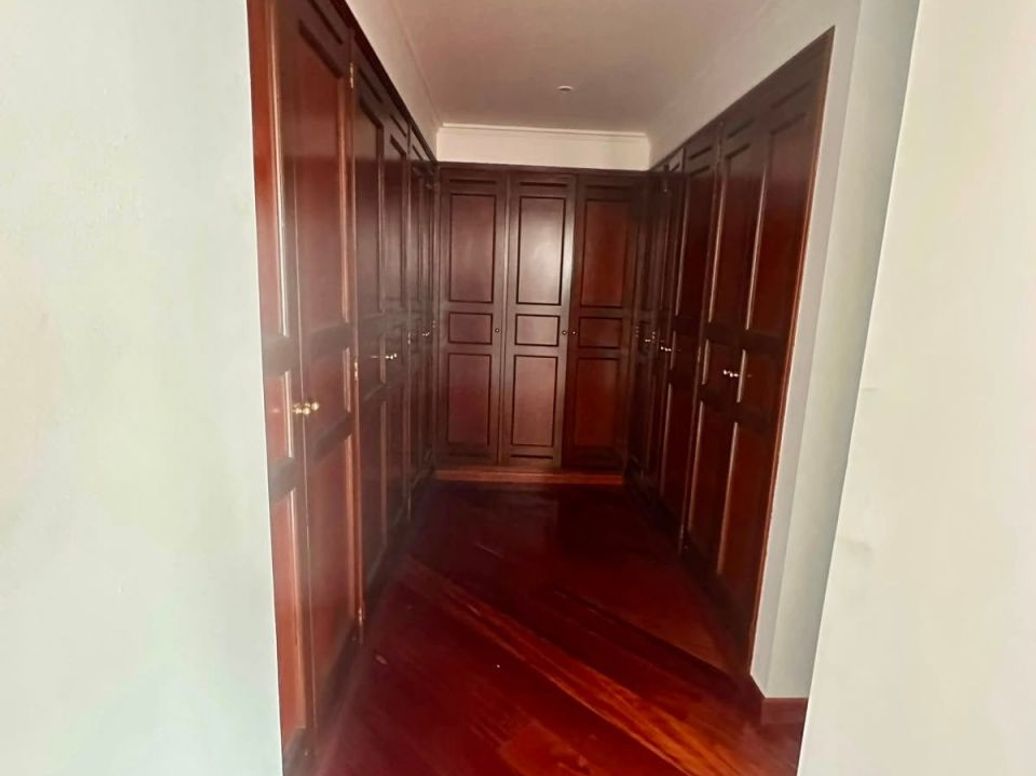 Apartamento de 4 alcobas en venta en Santa Barbara Central, Bogotá, 299 m² · foto 12 de 14