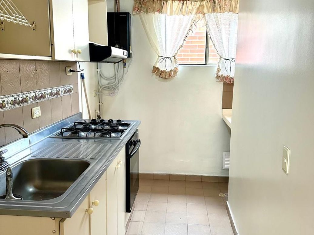 Apartamento de 2 alcobas en venta en Santa Teresa, Bogotá, 45 m² · foto 8 de 16