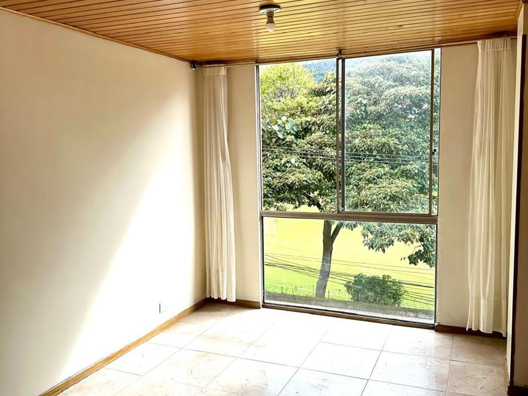 Apartamento de 2 alcobas en venta en Santa Teresa, Bogotá, 45 m² · foto 2 de 16