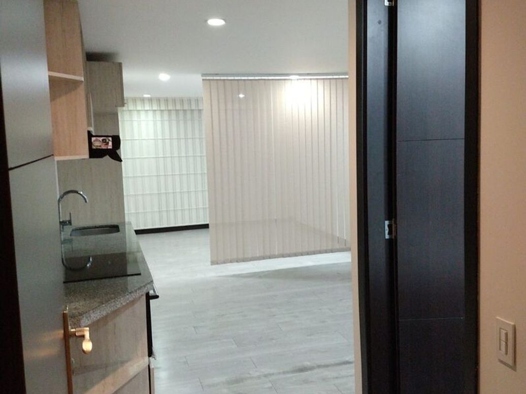 Apartaestudio en venta en Chapinero Central, Bogotá, 35 m² · foto 3 de 16