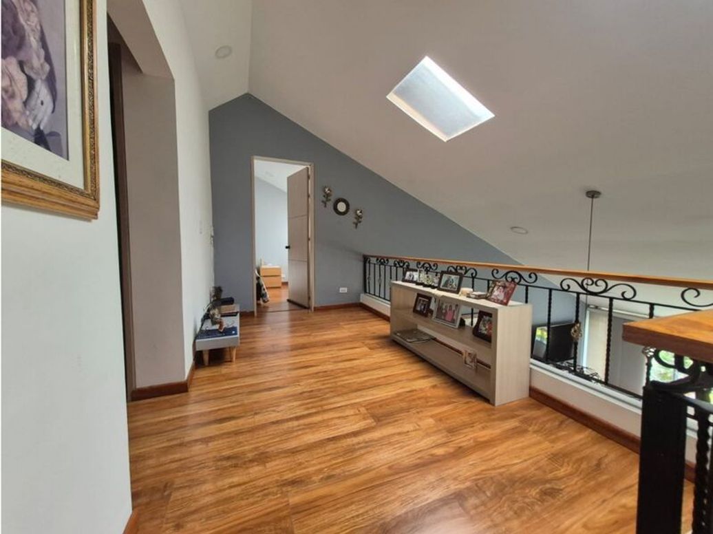 Casa de 5 alcobas en venta en Santa Rosa, Bogotá, 282 m² · foto 11 de 20