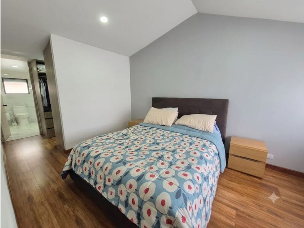 Casa de 5 alcobas en venta en Santa Rosa, Bogotá, 282 m² · foto 13 de 20