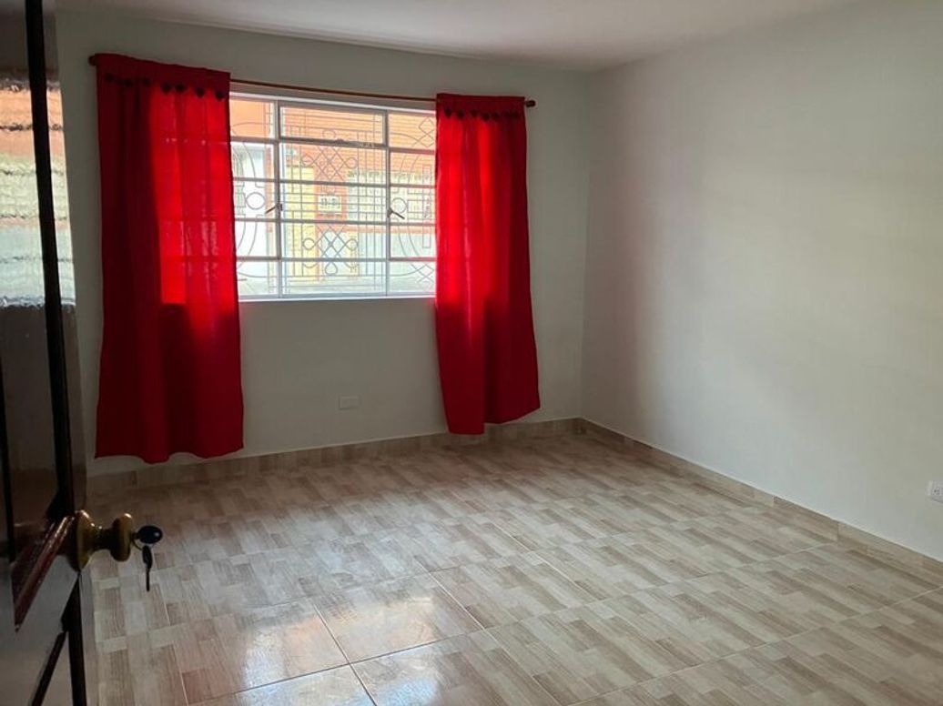 Casa de 3 alcobas en venta en San Jose, Bogotá, 180 m² · foto 2 de 20