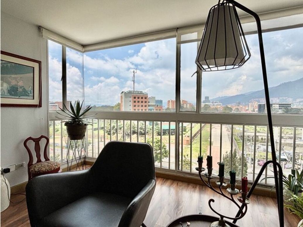 Apartamento de 3 alcobas en venta en Escuela De Infantería, Bogotá, 130 m² · foto 2 de 19