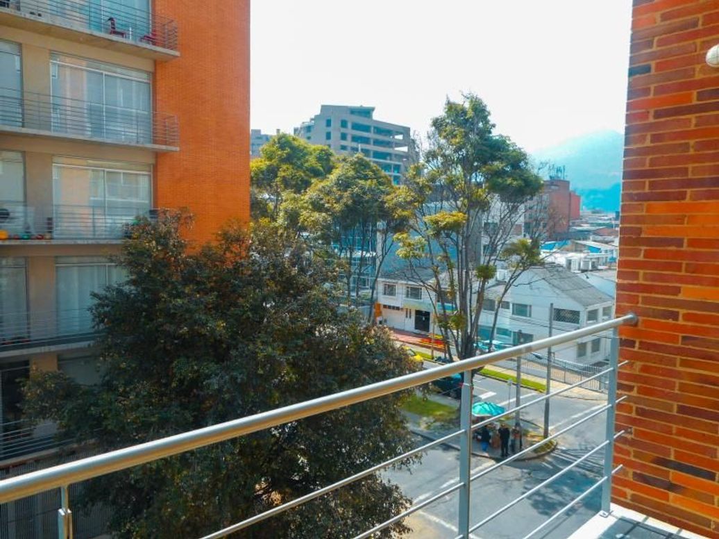 Apartamento de 2 alcobas en arriendo en Santa Barbara Oriental, Bogotá, 83 m² · foto 2 de 12