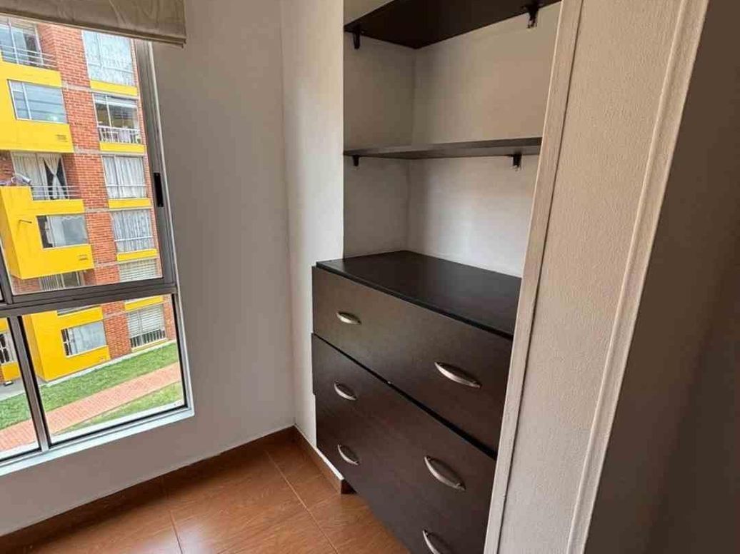 Apartamento de 3 alcobas en venta en Los Angeles, Bogotá, 77 m² · foto 6 de 13