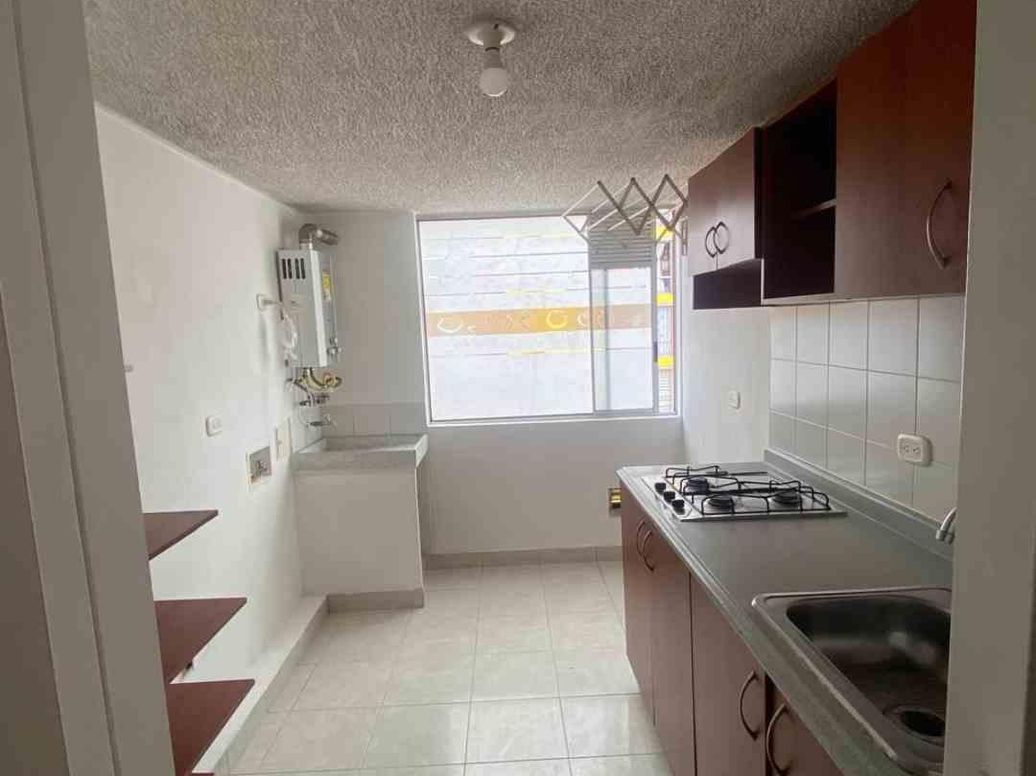Apartamento de 3 alcobas en venta en Los Angeles, Bogotá, 77 m² · foto 7 de 13