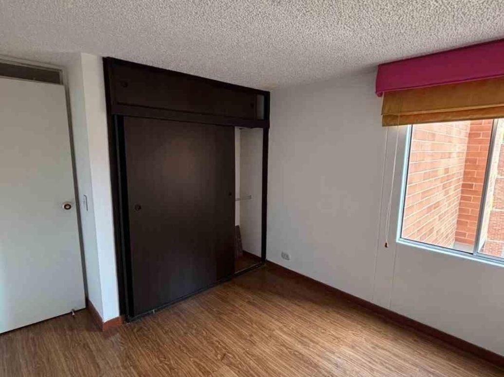 Apartamento de 3 alcobas en venta en Los Angeles, Bogotá, 77 m² · foto 5 de 13