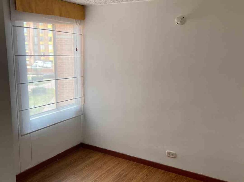 Apartamento de 3 alcobas en venta en Los Angeles, Bogotá, 77 m² · foto 3 de 13