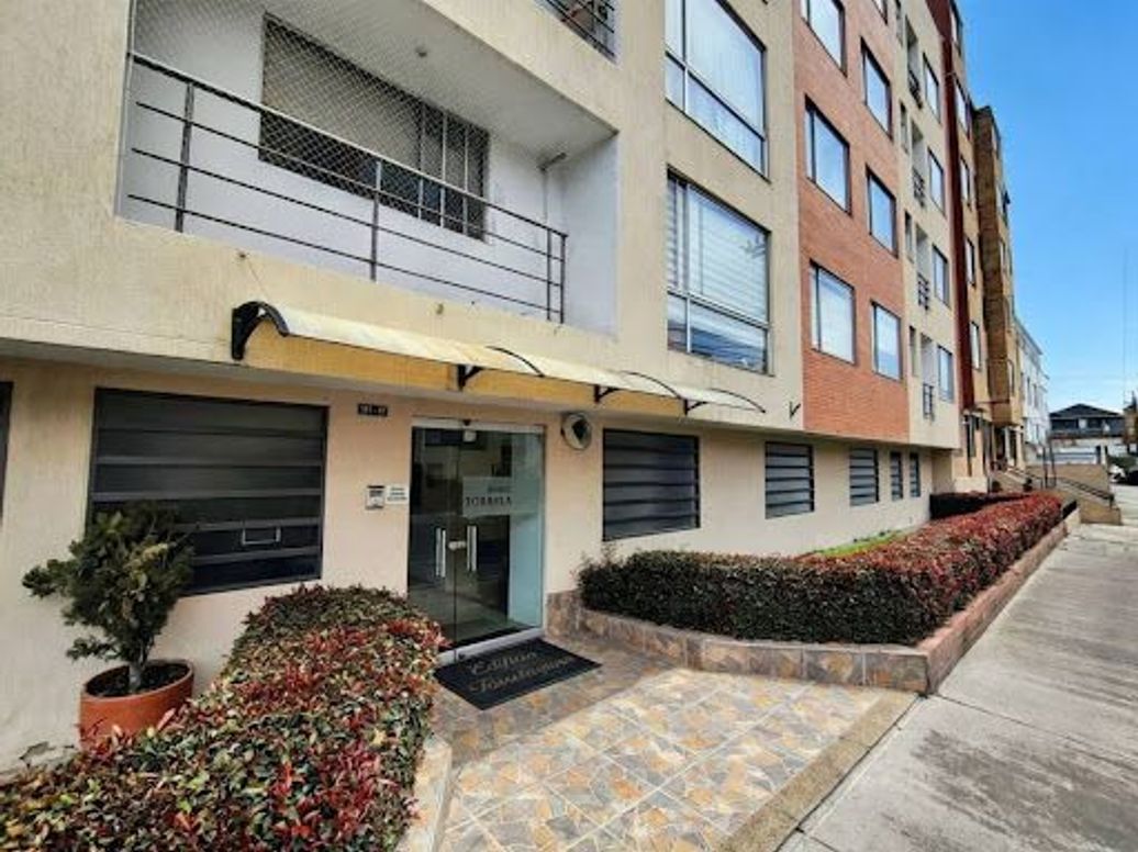 Apartamento de 2 alcobas en venta en Prado Pinzón, Bogotá, 69 m² · foto 2 de 20