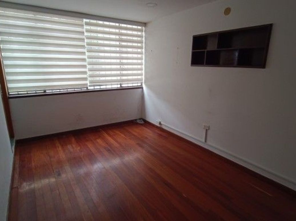 Casa de 6 alcobas en venta en Acevedo Tejada, Bogotá, 234 m² · foto 13 de 20