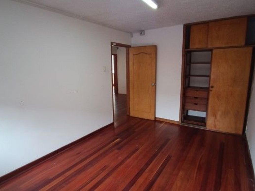 Casa de 6 alcobas en venta en Acevedo Tejada, Bogotá, 234 m² · foto 9 de 20