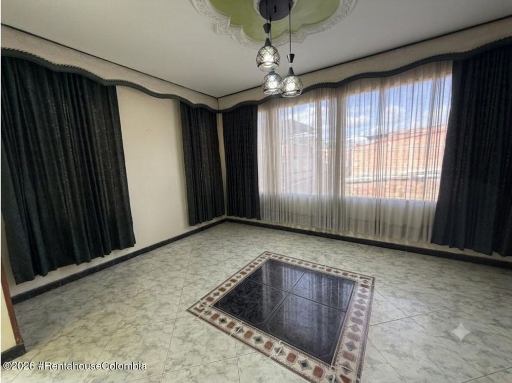 Casa de 13 alcobas en venta en Lucero Alto, Bogotá, 305 m² · foto 16 de 20