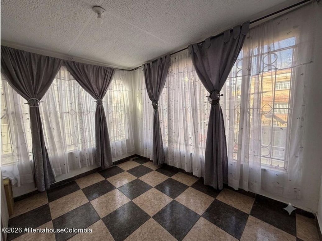 Casa de 13 alcobas en venta en Lucero Alto, Bogotá, 305 m² · foto 9 de 20