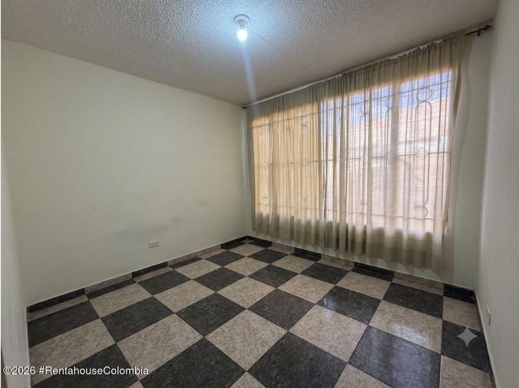 Casa de 13 alcobas en venta en Lucero Alto, Bogotá, 305 m² · foto 11 de 20