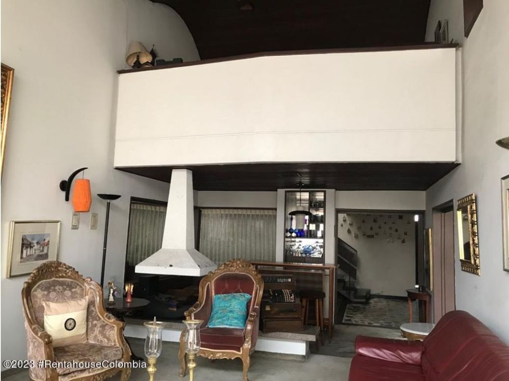 Casa de 4 alcobas en venta en Lago Gaitan, Bogotá, 480 m² · foto 3 de 20