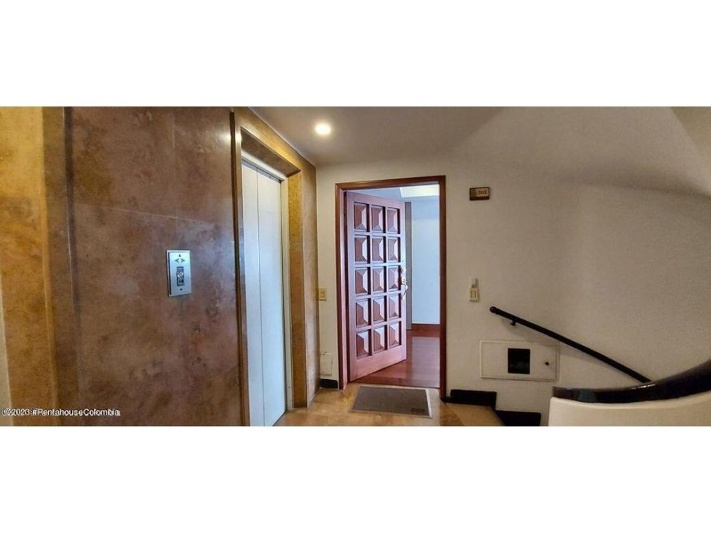 Apartamento de 3 alcobas en venta en El Refugio, Bogotá, 159 m² · foto 3 de 20