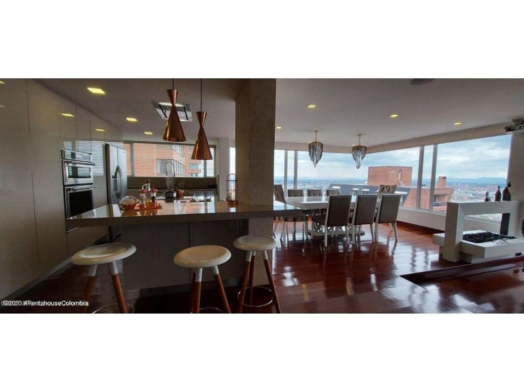 Apartamento de 3 alcobas en venta en El Refugio, Bogotá, 159 m² · foto 9 de 20