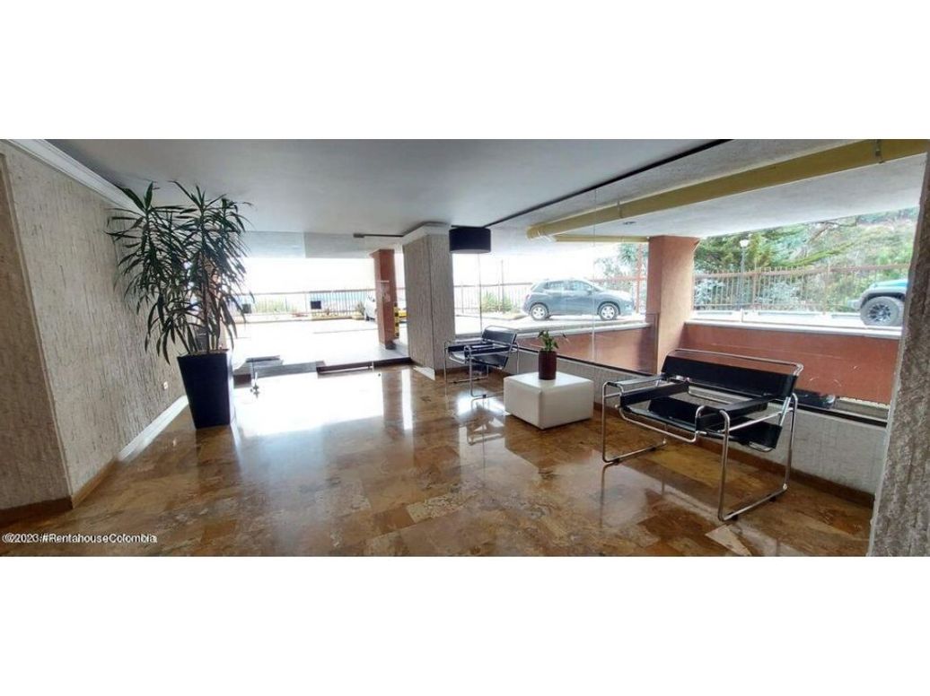 Apartamento de 3 alcobas en venta en El Refugio, Bogotá, 159 m² · foto 2 de 20