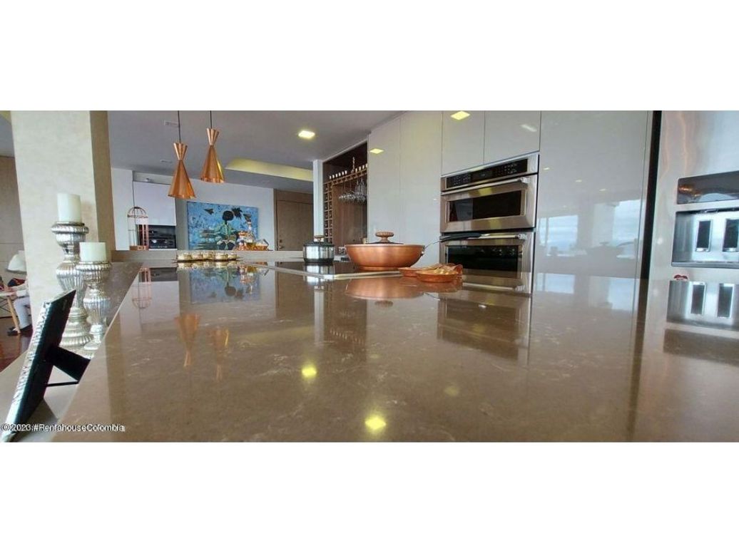 Apartamento de 3 alcobas en venta en El Refugio, Bogotá, 159 m² · foto 13 de 20