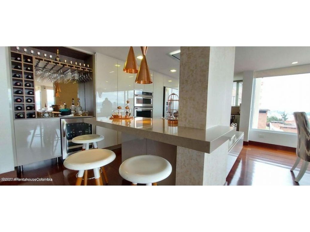 Apartamento de 3 alcobas en venta en El Refugio, Bogotá, 159 m² · foto 11 de 20