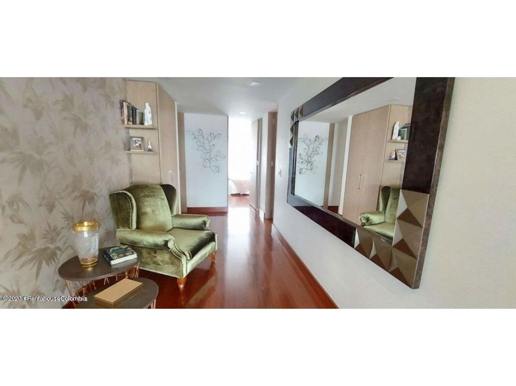 Apartamento de 3 alcobas en venta en El Refugio, Bogotá, 159 m² · foto 14 de 20