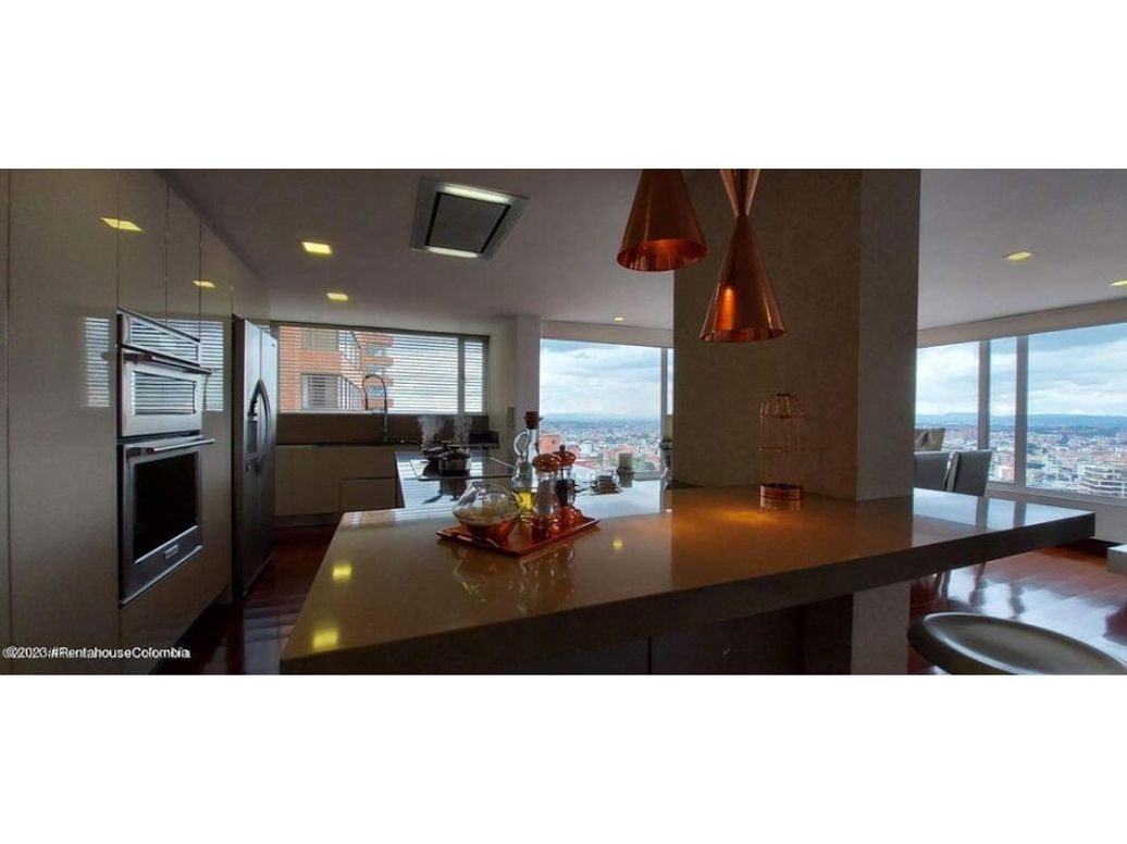 Apartamento de 3 alcobas en venta en El Refugio, Bogotá, 159 m² · foto 12 de 20