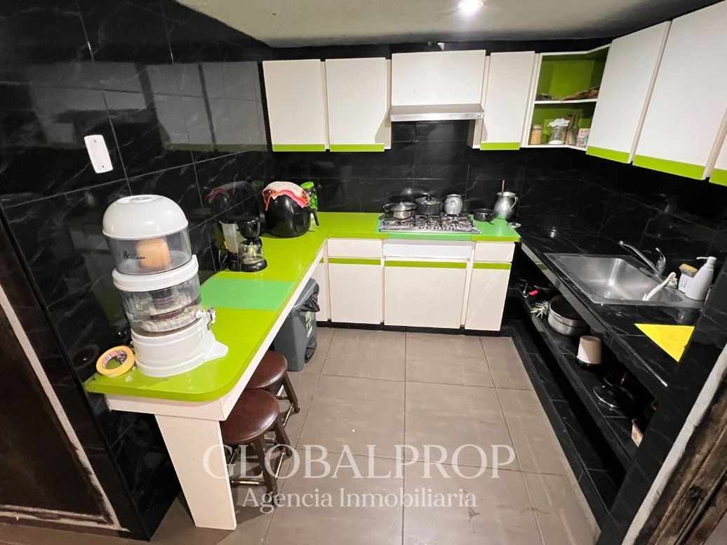 Apartamento de 4 alcobas en venta en Santa Barbara Central, Bogotá, 194 m² · foto 8 de 19