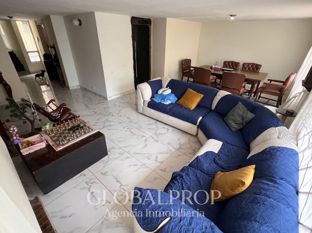 Apartamento de 4 alcobas en venta en Santa Barbara Central, Bogotá, 194 m² · foto 3 de 19