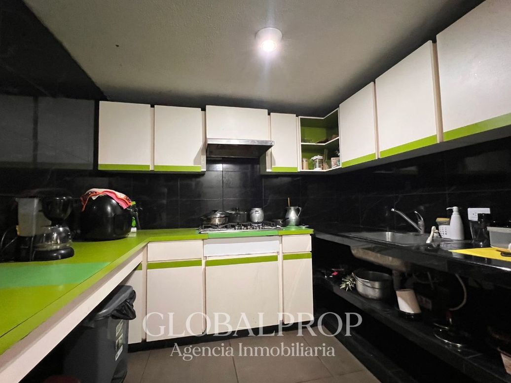 Apartamento de 4 alcobas en venta en Santa Barbara Central, Bogotá, 194 m² · foto 7 de 19