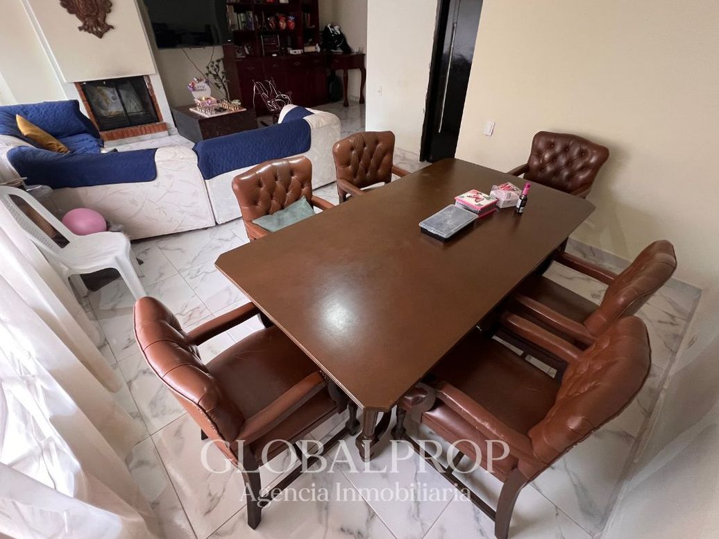 Apartamento de 4 alcobas en venta en Santa Barbara Central, Bogotá, 194 m² · foto 4 de 19