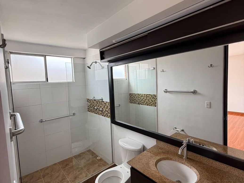 Apartamento de 3 alcobas en venta en Santa Rosa, Bogotá, 111 m² · foto 13 de 17