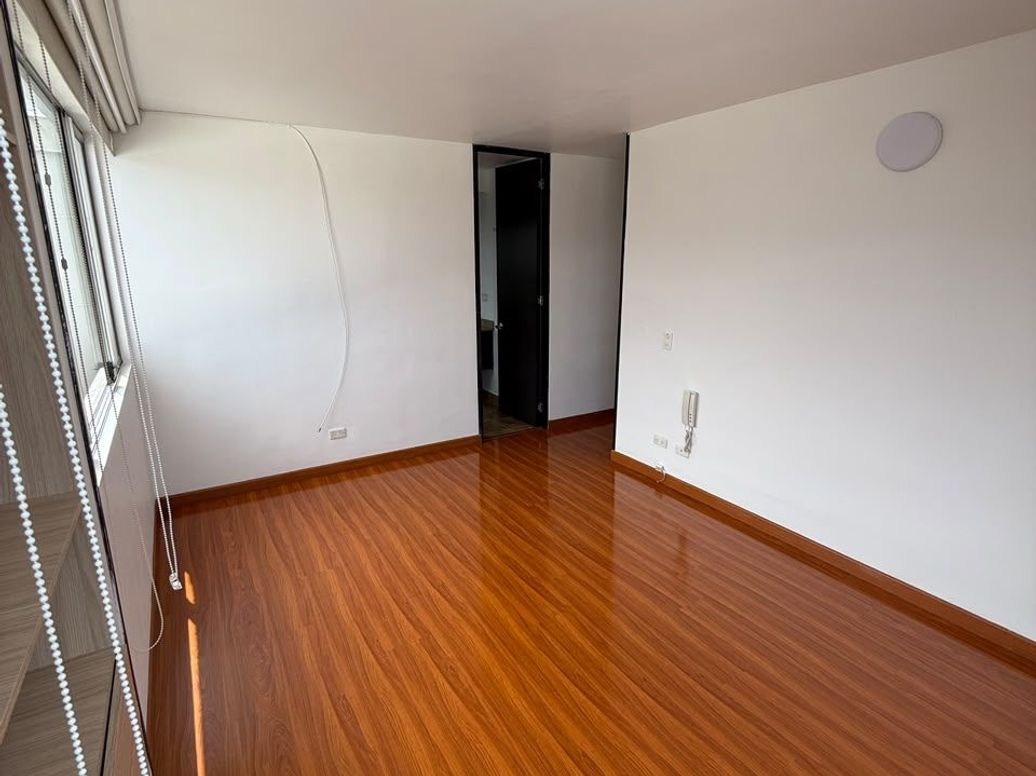 Apartamento de 3 alcobas en venta en Santa Rosa, Bogotá, 111 m² · foto 4 de 17