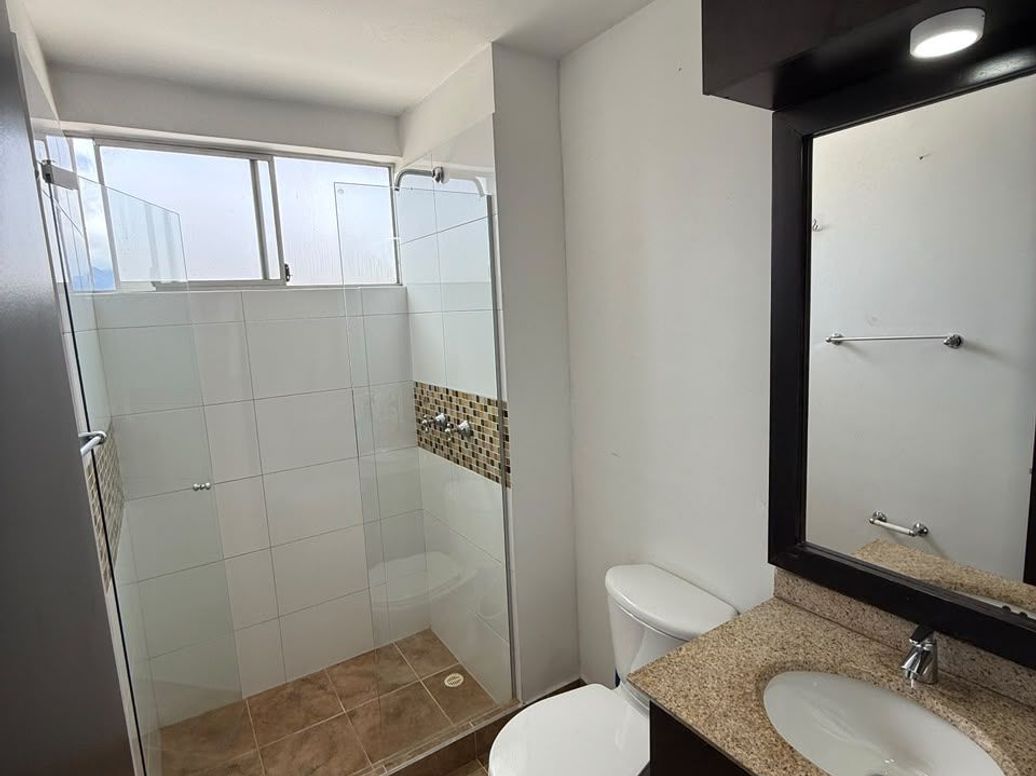 Apartamento de 3 alcobas en venta en Santa Rosa, Bogotá, 111 m² · foto 2 de 17