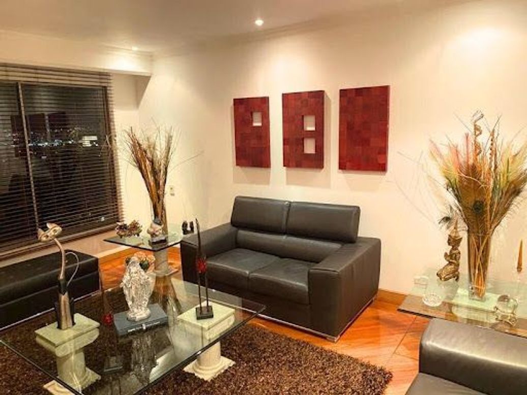 Apartamento de 3 alcobas en venta en Santa Barbara Alta, Bogotá, 300 m² · foto 3 de 13