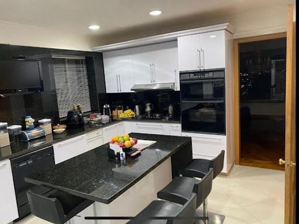 Apartamento de 3 alcobas en venta en Santa Barbara Alta, Bogotá, 300 m² · foto 6 de 13