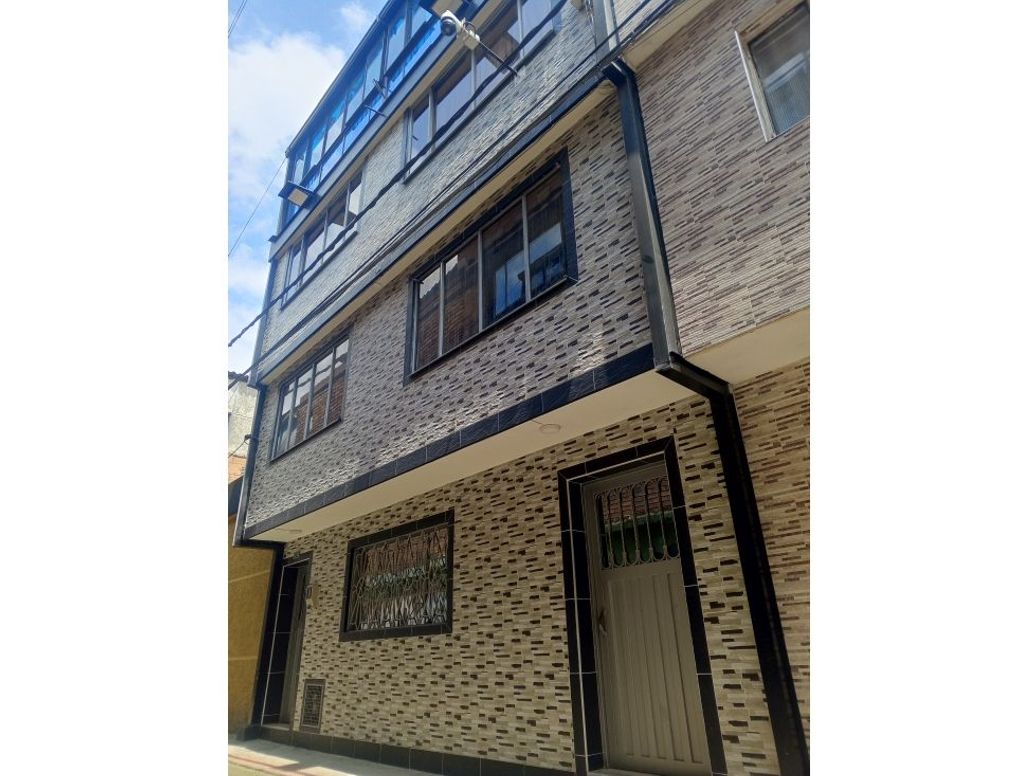 Casa de 11 alcobas en venta en Alqueria La Fragua, Bogotá, 336 m² · foto 2 de 20