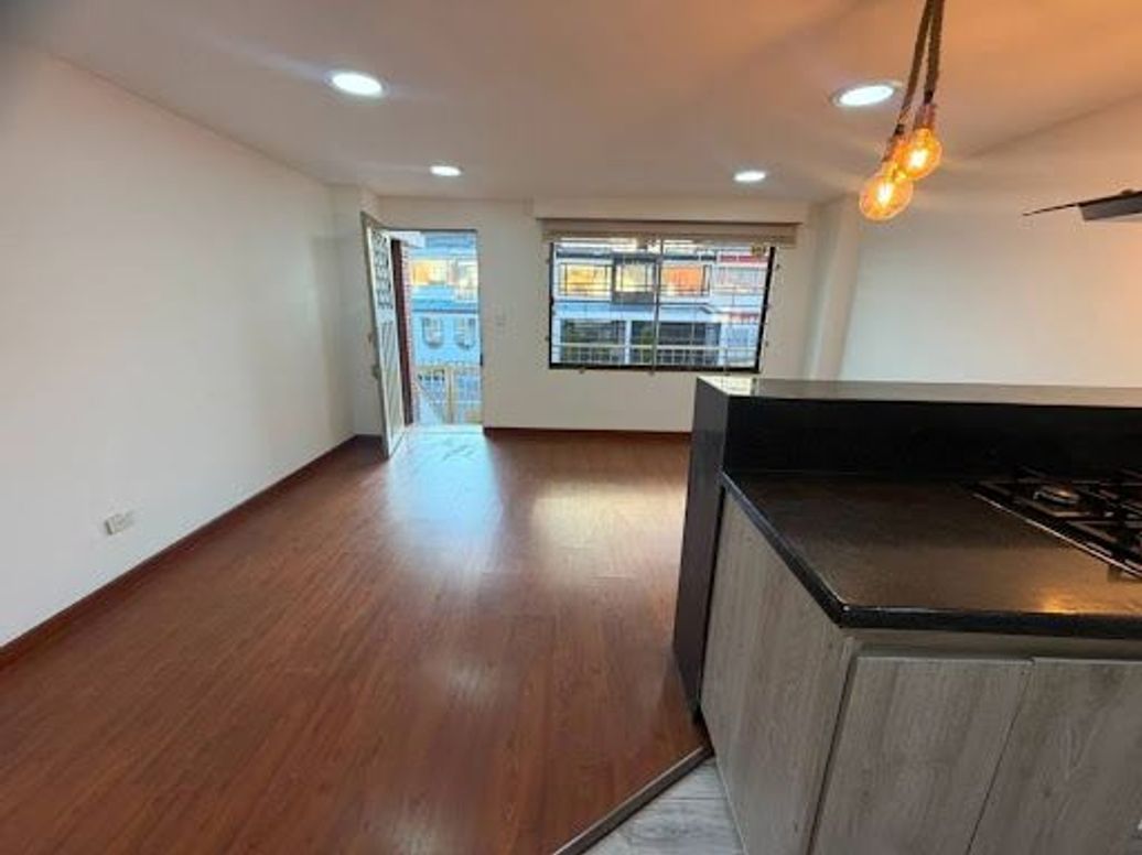 Apartamento de 1 alcoba en venta en Los Andes, Bogotá, 70 m² · foto 2 de 20