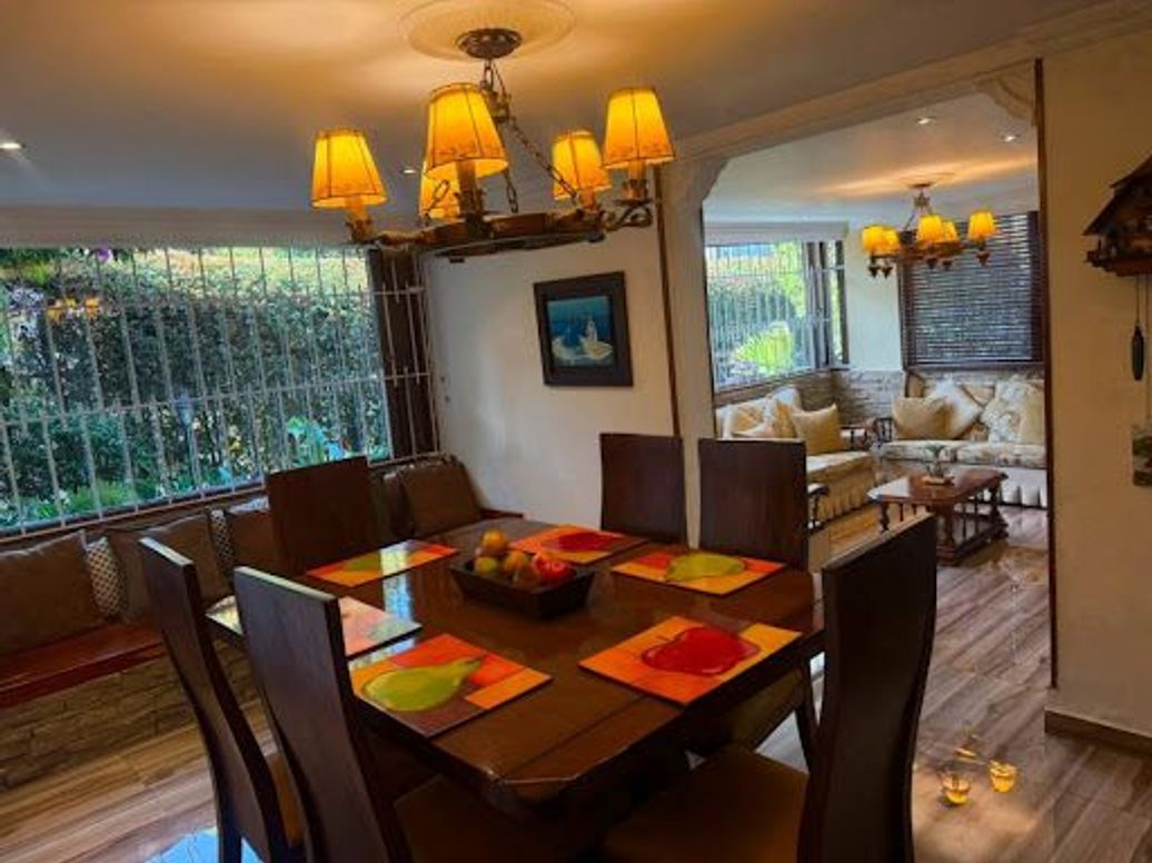 Casa de 4 alcobas en venta en Alhambra, Bogotá, 302 m² · foto 3 de 20