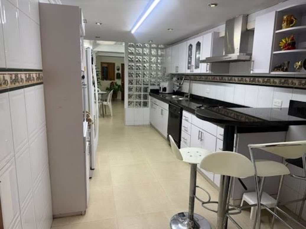 Casa de 4 alcobas en venta en Alhambra, Bogotá, 302 m² · foto 6 de 20