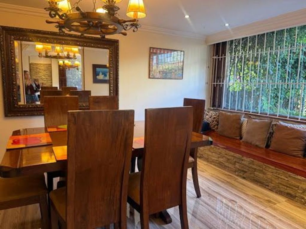 Casa de 4 alcobas en venta en Alhambra, Bogotá, 302 m² · foto 4 de 20