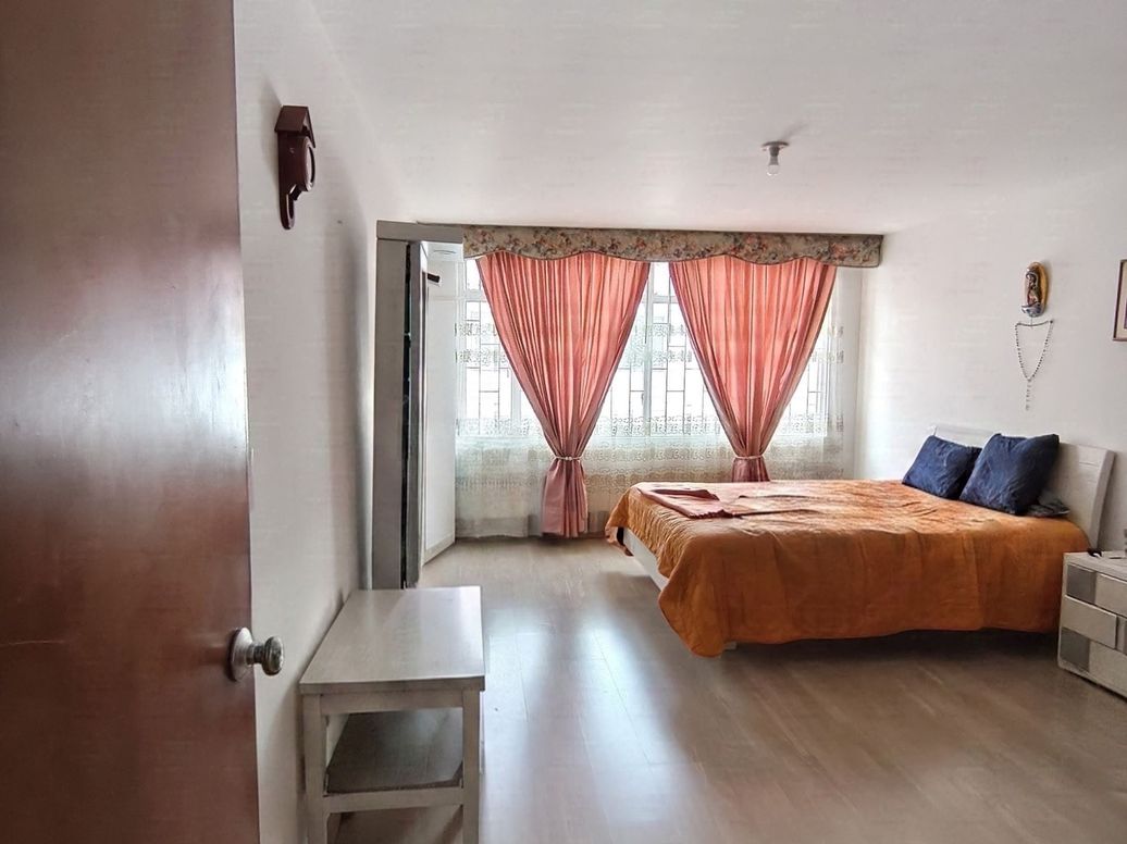 Casa de 6 alcobas en venta en 11 De Noviembre, Bogotá, 320 m² · foto 18 de 20